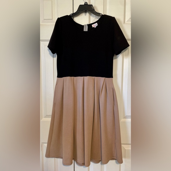 LuLaRoe Dresses & Skirts - LuLaRoe Amelia Dress - XL- Excellent Used Condition